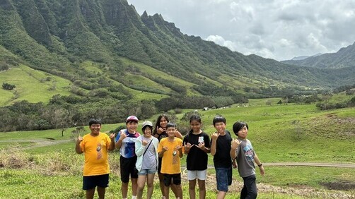 17:クアロアの壮大な自然の中で記念撮影