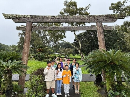 19:鳥居とヤシの木の組み合わせが印象的なリリウオカラニ庭園