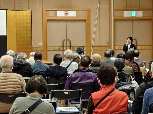 1:（画像）どんなに短時間の駐輪でも必ず鍵をかけよう！（茅ケ崎警察署生活安全課署員による講話）