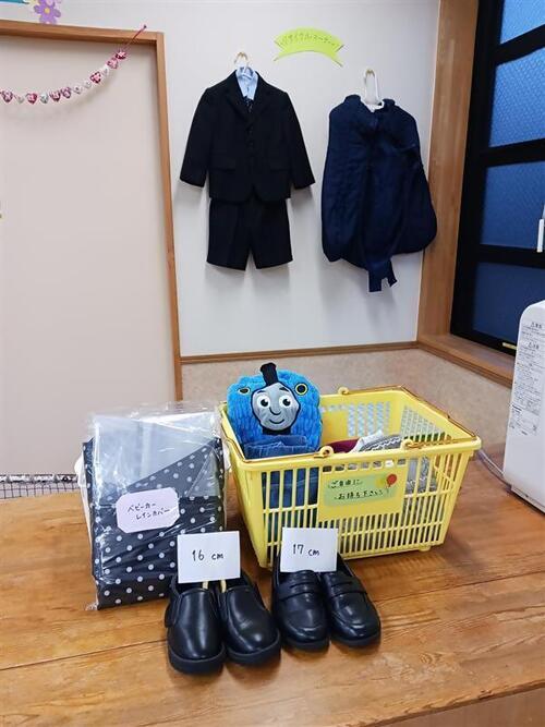 2:（画像）洋服やおもちゃのリユースコーナー