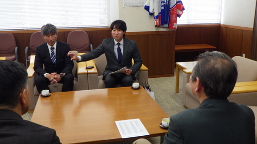 3:（画像）歓談中の山崎選手