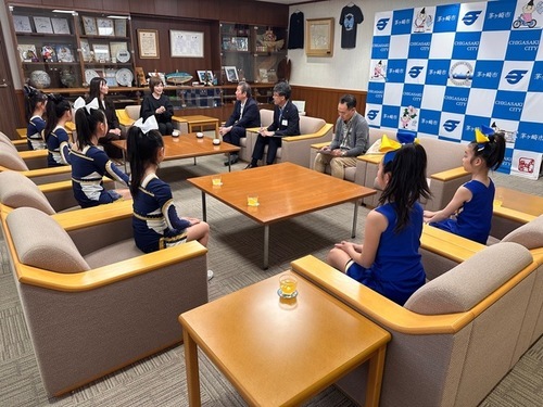 2:(画像)市長と歓談する様子