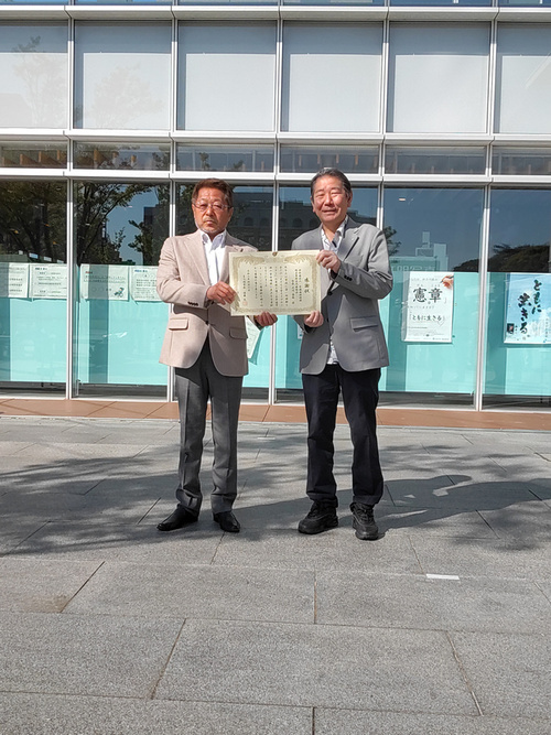 2:(画像)市長から感謝状の贈呈