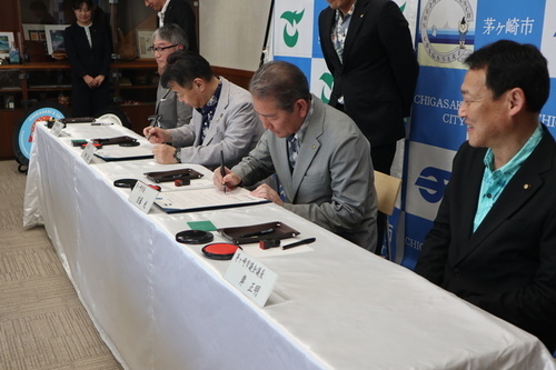 2:(画像)友好都市提携　締結の瞬間