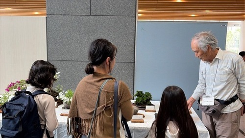 5:山野草の苗の育成方法を熱心に聞かれる方も