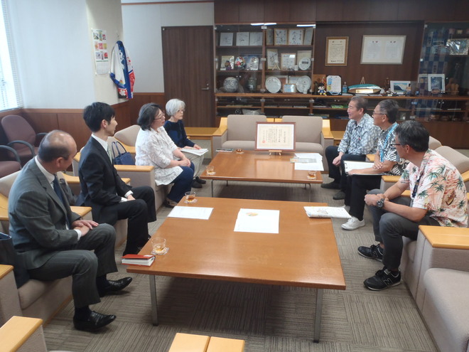 (画像)市長と歓談する様子