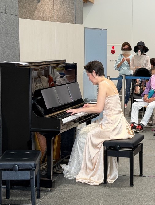 (画像）成田未景さんのソロ演奏