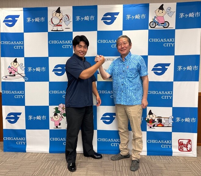 （画像）最後は力強く握手をしました。