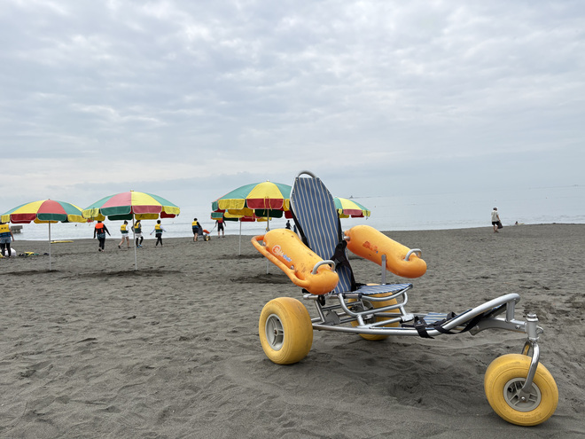 (画像)水陸両用車椅子の貸し出しを行っています。