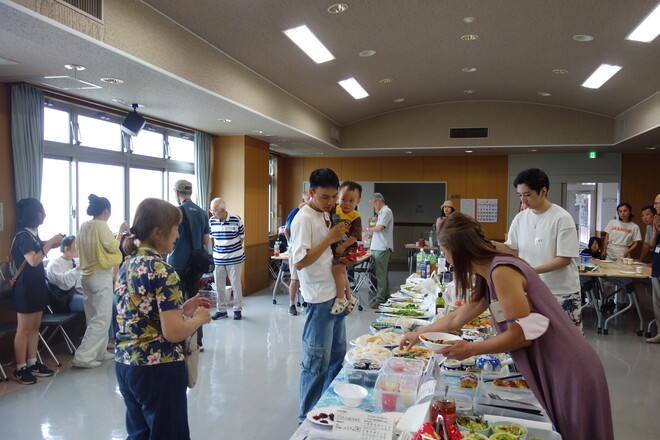 (画像）各国の食文化を楽しみながら、交流を深めるきっかけとなりました。