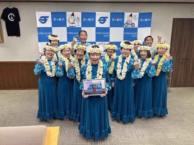 (画像）素敵な笑顔で集合写真