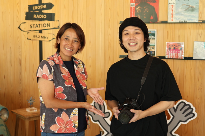 (画像）もちづきひできさん（右）とMCの杉山玲子さん（左）