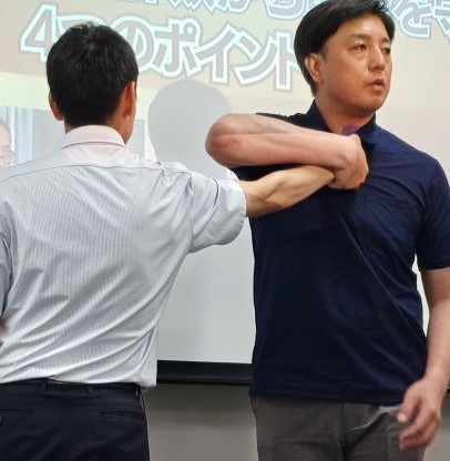 （画像）茅ケ崎警察署警務課署員による護身術指導