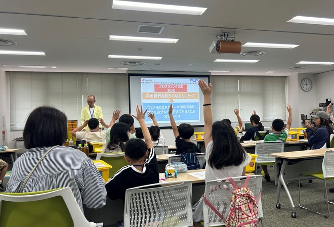 （画像）サクサク先生による「プログラミング・ラボ」授業の様子