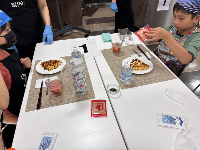 （画像）親子で一緒にエコノミ焼きときらきらフルーツゼリーをつくりました