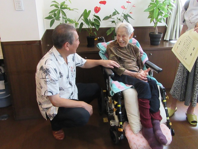 (画像）市長からお祝いの言葉が贈られました