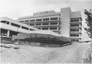 完成間近の新庁舎