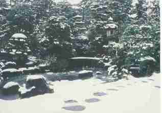 雪の朝の高砂緑地の池（1985年撮影）