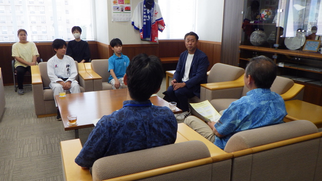 (画像）(左から)西村海音さん・深井元就さん・深井諭 氏