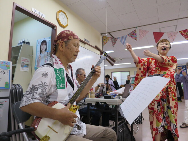 (画像）盆踊りとサンバ演奏をしています