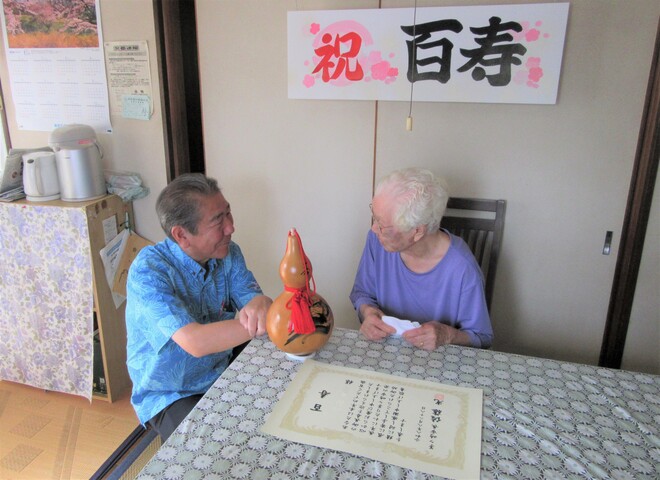 (画像）市長からお祝いの言葉が贈られました