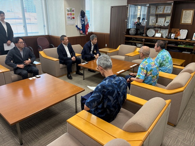(画像）歓談の様子（右奥から作道氏、中川氏、仲野氏）
